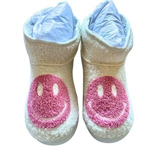 Nordstrom Women’s Smiley Face Slippers - Pink and Cream